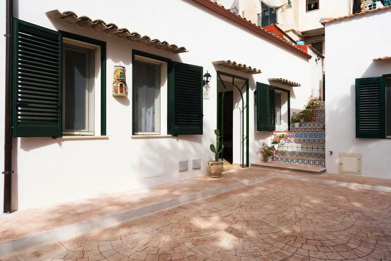 Baglio Reale Apartments Palermo 0*,  Italia